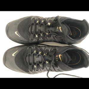 Nike Air Max axis (Black Metallic Gold) WOMENS